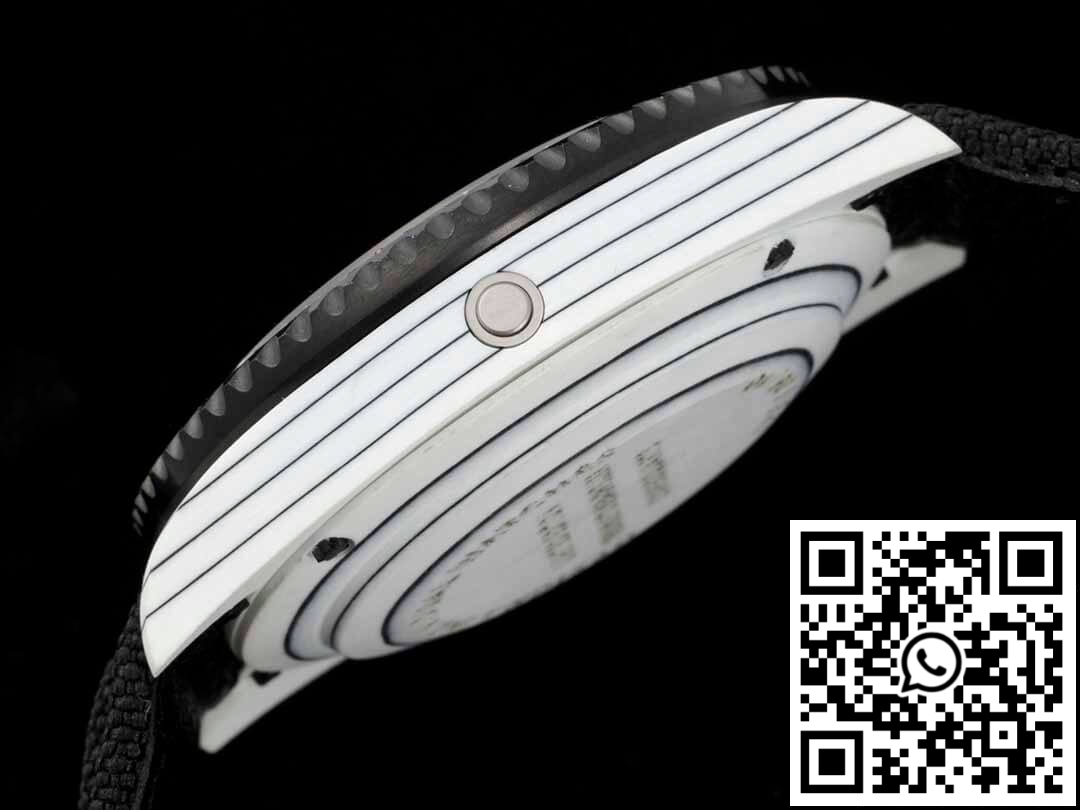 Replica Rolex Sea-Dweller Diw Factory Carbon Fiber Black Strap 9 Replica Rolex Sea-Dweller Diw Factory Carbon Fiber Black Strap 9